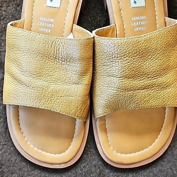 Sandals - Picture 7 of 16